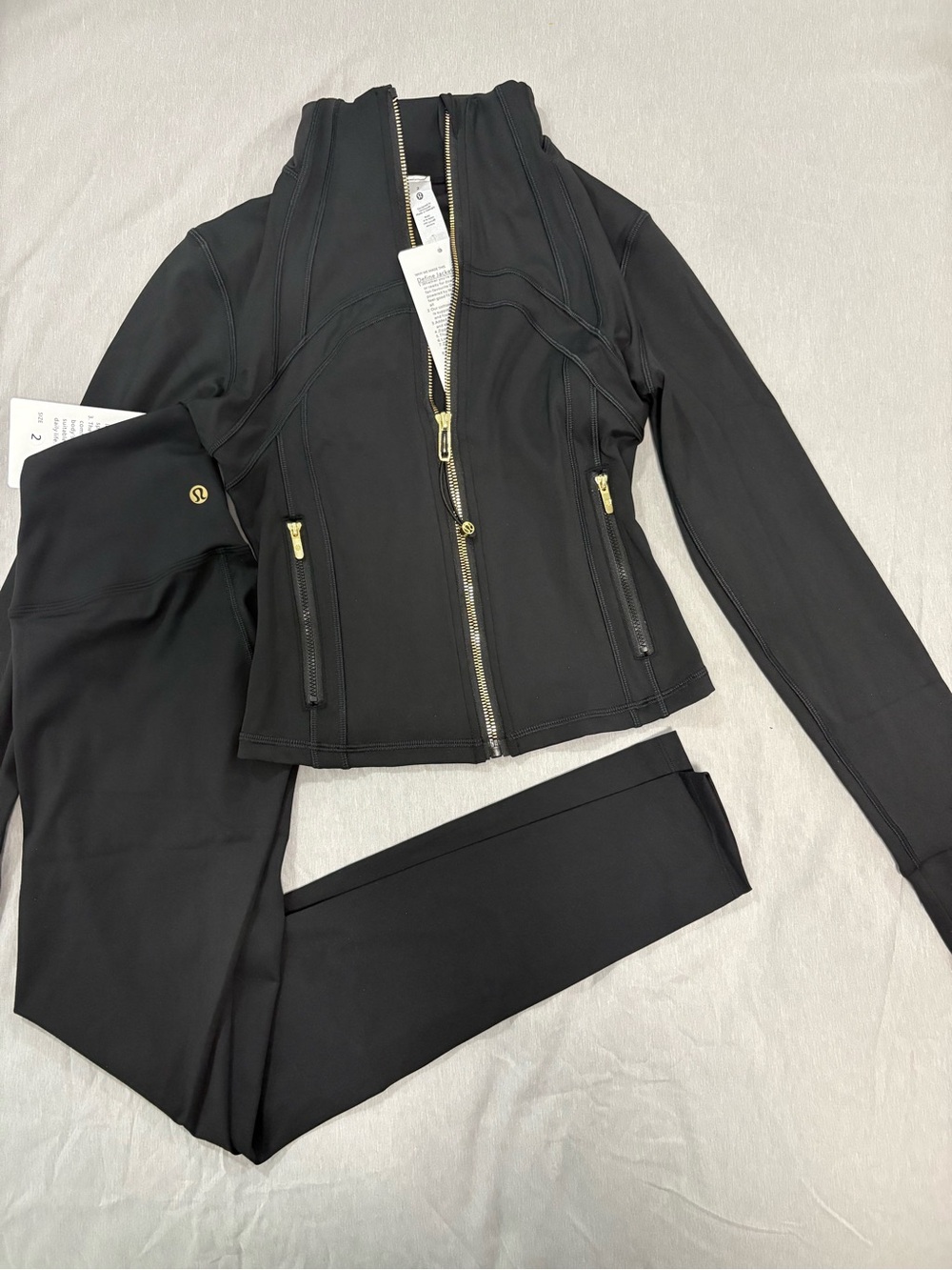 lululemon athletica Women's Black cropped define Jacket &pants size 2